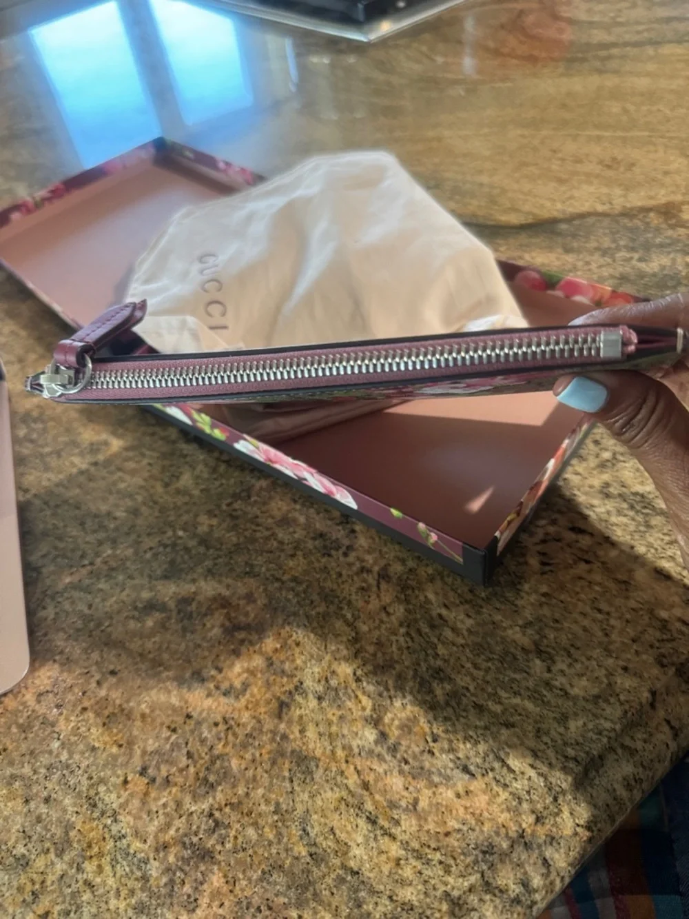 AUTHENTIC Gucci Supreme monogram floral pink flat zip pouch - Picture 5 of 14